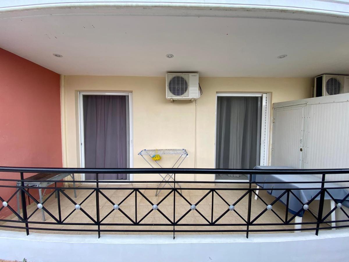 Vivian'S Apartment Халкида Экстерьер фото