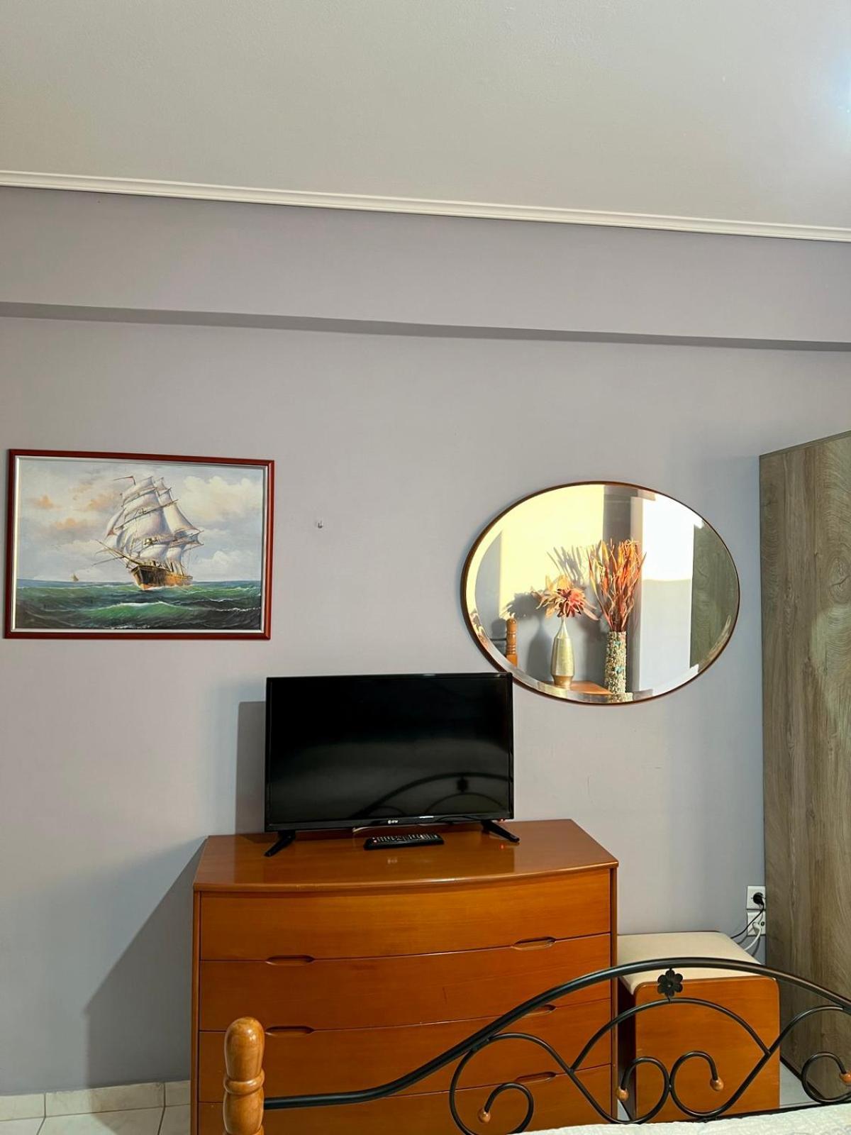 Vivian'S Apartment Халкида Экстерьер фото